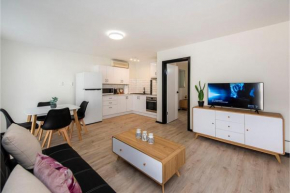 Convenient 1 Bedroom Apartment near Foreshore and CBD